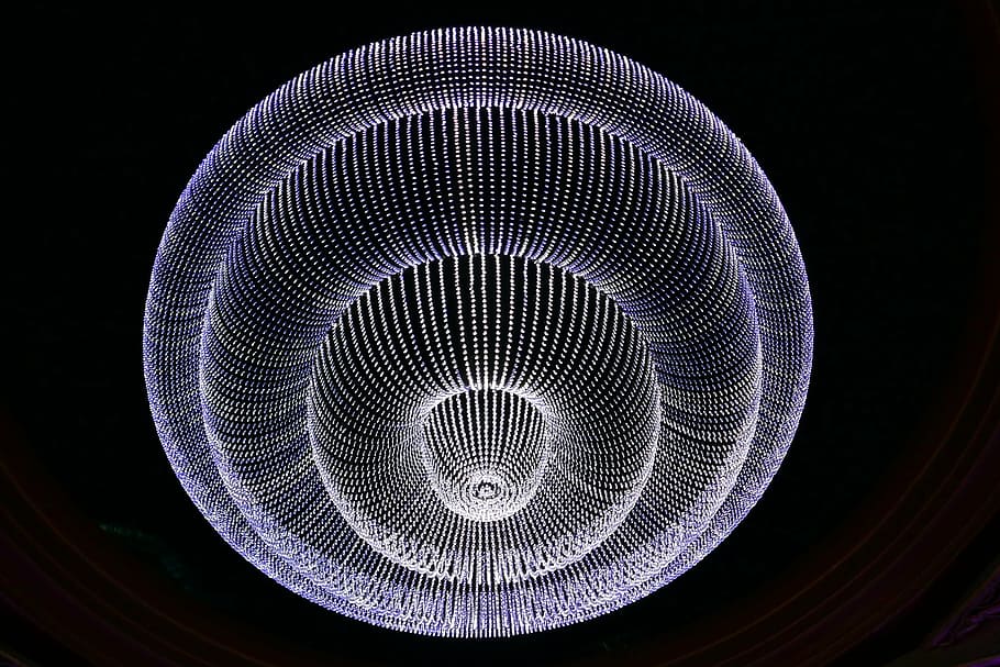 llum, candelabro, il·luminació, aranya, foscor, llum de sostre, hotel, espiral, fons negre, nit, cap gent, concèntric, primer pla, a l'interior, astronomia, patró, cercle, forma geomètrica, il·luminat, forma, arquitectura, tir de l'estudi, porpra, vista d’angle baix, resum, fosc, equips d’il·luminació, tecnologia, disseny, directament a sota, vida nocturna, sostre, luxe, 5K