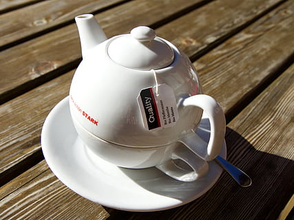 ceràmica, tassa, tassa de te, tetera, tee, beure, refresc, vaixella, plat, menjar i beguda, taula, beguda calenta, material de fusta, Color blanc, te, cap gent, estri de cuina, tassa de cafè, te - beguda calenta, a l'interior, begudes sense alcohol, safata, 4K, CC0, domini públic, lliure de regalies