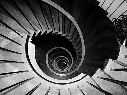 alt katta gri beton, merdivenler, iplik, spiral, merdiven ve basamaklar, merdiven, spiral merdiven, korkuluk, yapılı yapı, mimari, Desen, içeriye, dizayn, insansız, azalan perspektif, yüksek açılı görünüş, doğrudan yukarıda, şekil, yokluk, geometrik şekil, daire, eğri, 4K, CC0, kamu malı, telif ücretsiz