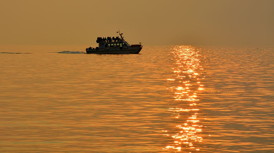 vaixell, llac, posta de sol, reflexió, sol, aigua, llanxa ràpida, vaixell nàutic, transport, manera de transport, cel, mar, color taronja, vela, naturalesa, davant del mar, silueta, escenics - natura, viatjar, ondulat, bellesa a la natura, escena tranquil·la, tranquil·litat, a l'aire lliure, embarcacions de passatgers, 5K