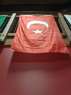 lippu, Turkki, punainen, sisällä, viestintä, ei ihmisiä, korkea kulma, valaistu, lähikuva, pöytä, tekniikka, valaistuslaitteet, merkki, symboli, teksti, päivä, läntinen käsikirjoitus, muoto, ihmisen edustus, asetelma, 1080P, CC0, public domain, rojaltivapaa