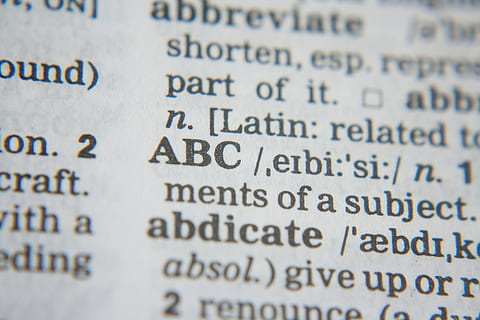 abc label textile, abc, dictionnaire, mots, des lettres, Chercher, en train de lire, apprentissage, étude, éducation, école, vocabulaire, étudiant, bibliothèque, Université, Littérature, cahier de texte, texte, personne, fermer, la communication, plein cadre, mise au point sélective, écriture occidentale, papier, arrière-plans, à l'intérieur, affaires, scénario, un seul mot, Les données, la finance, couleur blanche, écriture non occidentale, page, journée, message, 2K, CC0, domaine public, libre de droits