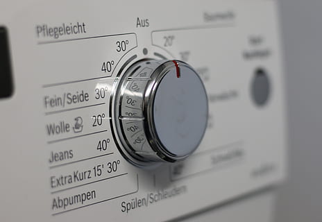grauer Knopf, Schalter, Knopf, Waschmaschine, Schalttafel, Anzeige, Detail, waschen, Wäsche, einstellen, der Reglerknopf, Glanz, Weiß, Technologie, Nahansicht, Haushaltsausstattung, Nummer, Text, Maschinen, drinnen, Ausrüstung, Steuerung, Gerät, selektiver Fokus, keine Leute, wählen, westliche Schrift, Druckknopf, Kraftstoff- und Stromerzeugung, Tastenfeld, 4K