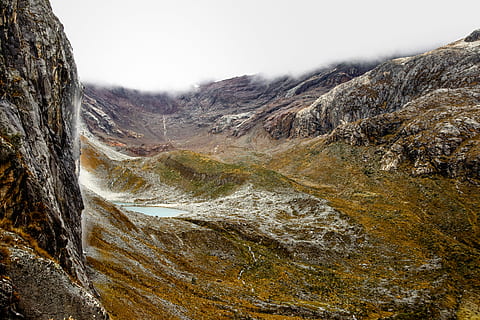 fotografia di paesaggio, montagna, foto, Marrone, valle, catena montuosa, la neve, inverno, nube, scenics - natura, ambiente, bellezza nella natura, acqua, roccia, natura, scena non urbana, roccia - oggetto, paesaggio, terra, nessuno, cielo, giorno, la tranquillità, solido, pianta, all'aperto, flusso - acqua che scorre, albero di conifere, Pino, 5K, CC0, dominio pubblico, privo di copyright