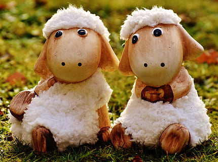 Due, bianca, shawn, figurina di pecora, verde, erba, giorno, pecora, deco, ceramica, carina, figura, peluche, lana, viso, ungulato, giocattoli, animale, divertente, decorazione di Pasqua, rappresentazione, rappresentazione umana, nessuno, creatività, avvicinamento, arte e artigianato, somiglianza maschile, concentrarsi sulle conoscenze acquisite, pupazzo di neve, giocattolo, natura, pianta, celebrazione, vacanza, Colore bianco, due oggetti, 4K, CC0, dominio pubblico, privo di copyright