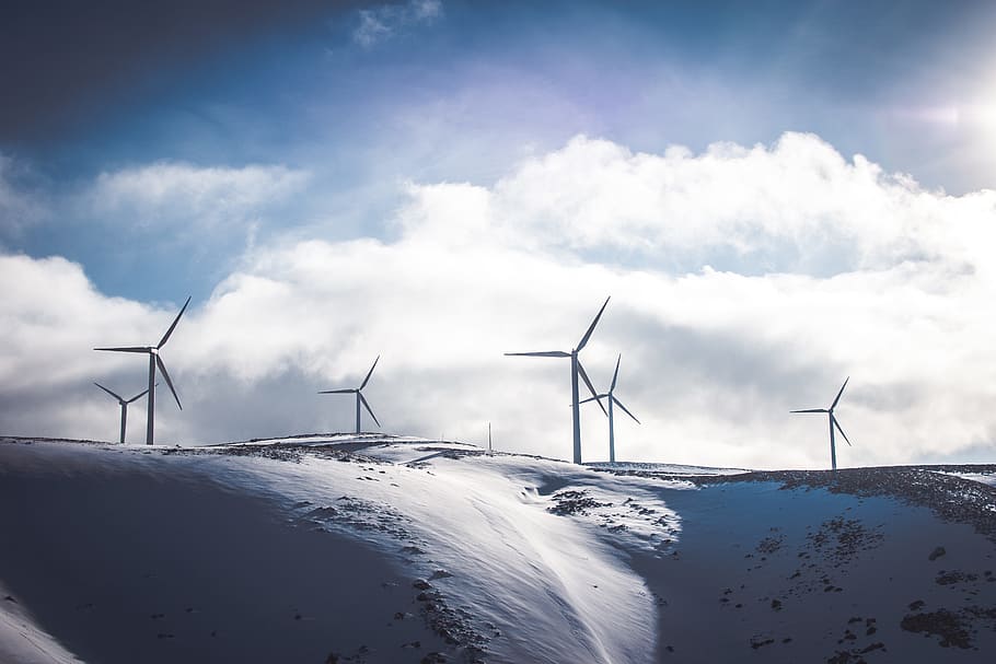 natur, landskap, väderkvarn, moln, bränsle och kraftproduktion, miljövård, miljö, förnybar energi, alternativ energi, vindkraft, kall temperatur, moln - himmel, turbin, vindturbin, snö, himmel, vinter-, skönhet i naturen, scenics - natur, dag, vit färg, utomhus, hållbara resurser, vind, kraft i naturen, 5K