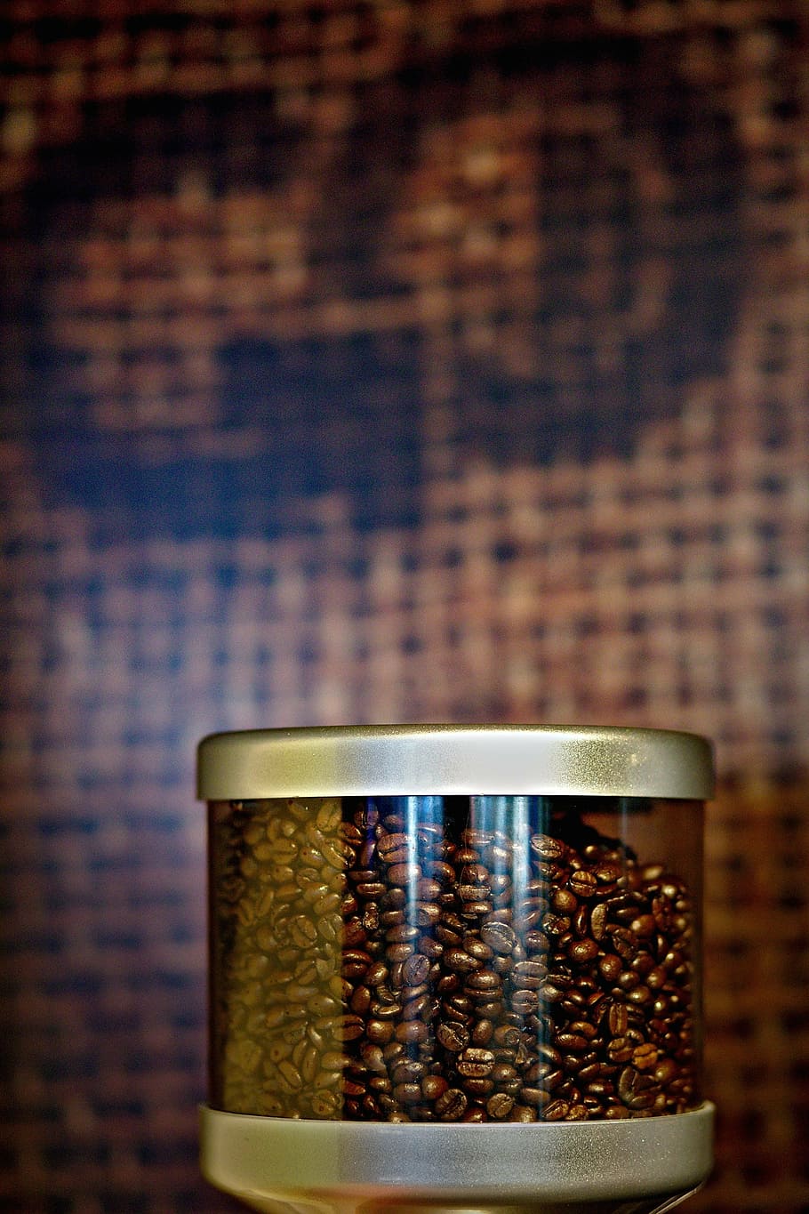 jar, grans de cafè, negre, gris, contenidor, cafè, mongetes, mongeta, llavor, marró, Cafetera, cafeteria, menjar i beguda, a l'interior, cap gent, color daurat, textura, primer pla, menjar, frescor, dia, centrar-se en primer pla, natura morta, metall, taula, patró, enfocament selectiu, gra de cafè torrat, cafè - beguda, gran grup d'objectes, beure, refresc, 2K