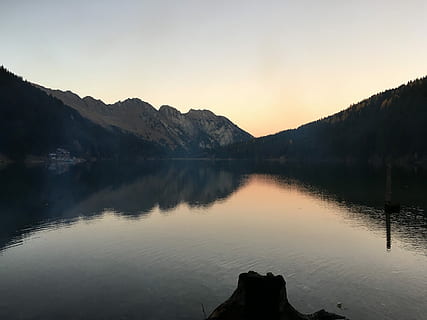 Karosserie, Wasser, Schattenbildbild, Berg Hügel, Gewässer, Silhouette, Bild, Berg, Hügel, Natur, See, Reflexion, Landschaft, szenen, draußen, ruhige Szene, Himmel, Sonnenuntergang, Gebirge, Schönheit in der Natur, Wald, Baum, keine Leute, Szenen - Natur, Ruhe, idyllisch, Nicht-städtische Szene, wolke - himmel, Rock, 4K, CC0, gemeinfrei, lizenzfrei