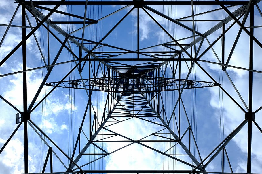 negre, torre de transmissió de metall, piló, corrent, electricitat, strommast, línia elèctrica, energia, alt voltatge, línies elèctriques, línia, línies, aïlladors, pols de potència, reforçar, catenària, elektrik, risc, Font d'alimentació, tir en angle baix, tecnologia, línies superiors, blau, electro smog, camps magnètics alterns, cables, pals, cel, núvols, voltatge, distribució d’electricitat, perspectiva, baix, alt, arquitectura, edifici, potent, des del fons, veure des de baix, piló d’electricitat, estructura construïda, connexió, generació de combustible i energia, cable, cap gent, naturalesa, patró, núvol - cel, metall, directament a sota, simetria, viga, a l'aire lliure, silueta, aliatge, acer, complexitat, comunicacions globals, xarxa elèctrica, a dalt, concèntric, 4K
