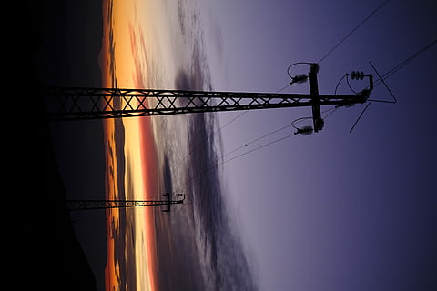 silueta, poste de electricidad, silueta de post, pilón, cable, electricidad, puesta de sol, cielo, pilón de electricidad, generación de combustible y energía, conexión, tecnología, fuente de alimentación, naturaleza, nadie, Línea eléctrica, estructura construida, arquitectura, color naranja, al aire libre, poder, belleza en la naturaleza, poder en la naturaleza, 5K, CC0, dominio público, libre de derechos