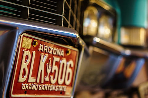 bród, automatyczny, oldtimer, klasyczny, stary, pojazd, mustang, USA, Sporty motorowe, samochód, Stary samochód, reflektor, rocznika samochodu samochodowego, rzadkość, krata, z przodu, retro, przedni widok, tekst, żadnych ludzi, dzień, zbliżenie, na dworze, znak, pismo zachodnie, porozumiewanie się, jedzenie i picie, skupić się na pierwszym planie, noc, oświetlony, wewnątrz, kawiarnia, Wielka litera, selektywne skupienie, w stylu retro, znak ostrzegawczy, kultura i rozrywka artystyczna, etykieta, bezpieczeństwo, 1080P