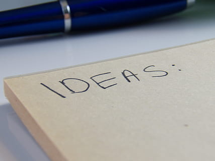 ideer håndskrift, ideer, noter, pen, papir, fountain penne, arbejde, brainstorm, notesbog, forretning, tekst, meddelelse, vestlige script, indendørs, ingen mennesker, tæt på, selektiv fokusering, teknologi, høj vinkel visning, kopiere plads, bord, håndskrift, skriveinstrument, positive følelser, studio skud, virksomhedernes forretning, brev, papirarbejde, at gøre listen, 4K, CC0, offentligt domæne, royaltyfrie