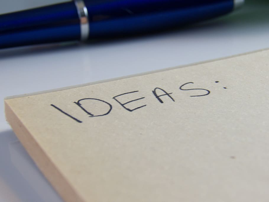 idees cal·ligrafia, idees, notes, bolígraf, paper, plomes, treballar, una pluja d'idees, quadern, negocis, text, comunicació, guió occidental, a l'interior, cap gent, primer pla, enfocament selectiu, tecnologia, vista d’angle alt, còpia espai, taula, escriptura a mà, instrument d’escriptura, emoció positiva, tir de l'estudi, negoci corporatiu, carta, paperassa, fer llistes, 4K