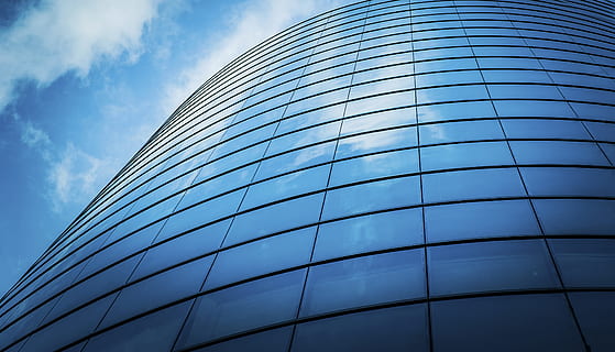 lavvinkelfotografering, højhus, bygning, arkitektonisk design, arkitektur, skyer, futuristisk, glas, glasartikler, glas vinduer, lav vinkel skud, moderne, refleksioner, form, himmel, stål, høj, teknologi, by-, vinduer, by, blå, bygget struktur, afspejling, bygning udvendig, glas - materiale, kontorbygning udvendig, mønster, sky - himmel, kontor, natur, ingen mennesker, skyskraber, lav vinkel visning, udendørs, legering, ren, 4K, CC0, offentligt domæne, royaltyfrie