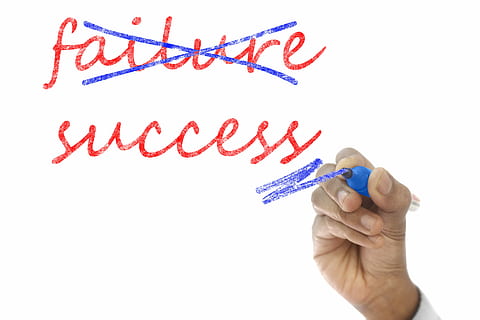 alb, fundal, eșec, succes peste text, succes, planificare, strategie, a desena, stilou, concepte, idei, traversat, deciziile, mână, tablă albă, transparent tablă de ștergere, ecran vizual, Afaceri, om de afaceri, determinare, progres, arătând, text, scris, umană, scris de mână, fundal alb, partea corpului uman, studio shot, în interior, comunicare, spațiu copie, deținere, western script, o persoana, elimina, hârtie, a închide, artă și sculptură, 5K