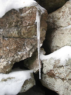 istapp, sten, vinter-, kall, snö, närbild av isen, is, snöig, stenar, Sverige, vit, rock-objekt, natur, inget folk, dag, närbild, stenansikte, fast, texturerad, sten formation, grov, utomhus, skönhet i naturen, kall temperatur, vatten, fysisk geografi, bakgrunder, stenmur, flödande vatten, 2K, CC0, offentligt domän, royaltyfria