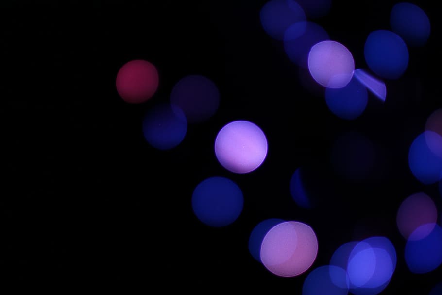 bokeh fotografi, bokeh, sløring, struktur, dekoration, baggrund, sløret, baggrunde, abstrakt, cirkel, nat, skinnende, jul, belyst, mønster, fest, multi farvet, sort baggrund, belysningsudstyr, ingen mennesker, form, geometrisk form, glødende, sfære, blå, sort farve, levende farve, fik øje på, lilla, lys, mættet farve, tekstureret effekt, fremspring, 5K