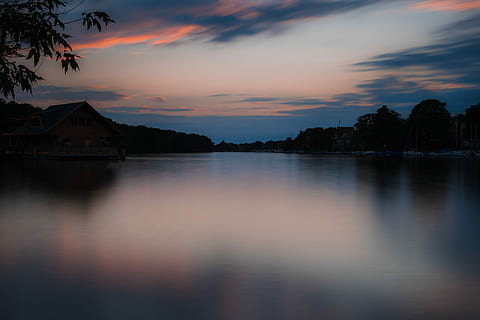 siluetti, Puut, pilvinen, taivas, auringonlasku, Stillwater, järvi, pilvi, iltahämärä, vesi, heijastus, Müggelsee, Saksa, elämä, ilta, hiljaisuus, puu, maisema, luonto, pilvi - taivas, arkkitehtuuri, rakennettu rakenne, ranta, rakennuksen ulkoa, kauneus luonnossa, maisemat - luonto, tyyneys, ei ihmisiä, rauhallinen kohtaus, rakennus, oranssi väri, ulkona, 4K, CC0, public domain, rojaltivapaa