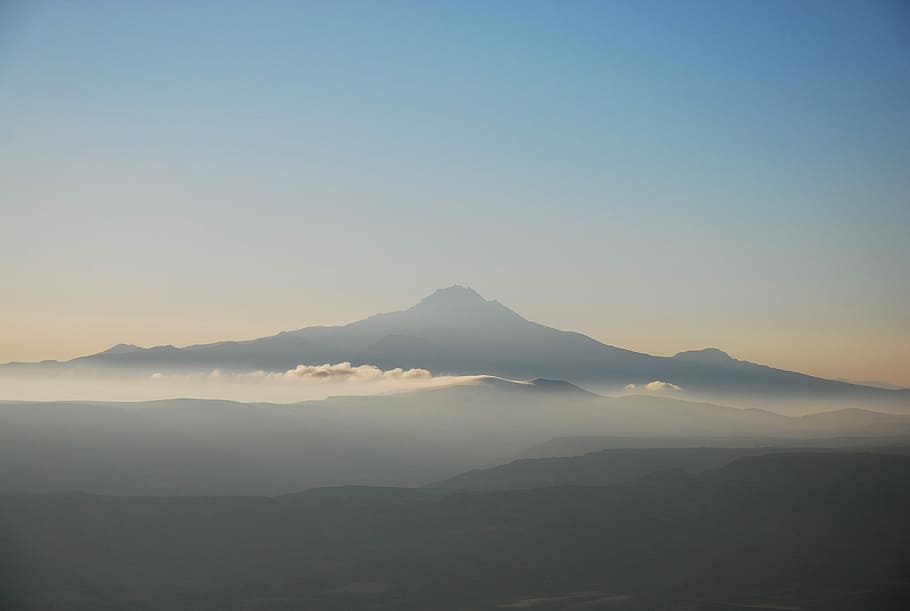 muntar erciyes, muntanya, mar, núvols, cel, núvol, posta de sol, sortida del sol, escenics - natura, bellesa a la natura, escena tranquil·la, tranquil·litat, Serra, idíl·lic, còpia espai, naturalesa, escena no urbana, cap gent, medi ambient, cel clar, paisatge, cim de muntanya, majestuós, silueta, a l'aire lliure, cràter volcànic, 2K
