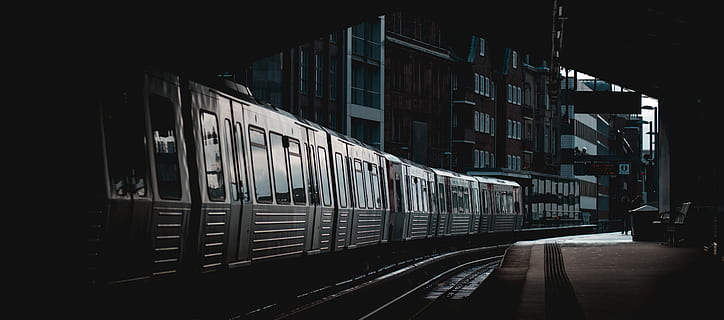 hamburg, s-Bahn, gri, tren metalic, clădiri, tren, piese, platformă, întuneric, oraș, transport, transportul feroviar, transport public, mijloc de transport, arhitectură, tren - vehicul, construită, urmări, exteriorul clădirii, fereastră, Sina de cale ferata, nici o persoana, tren de pasageri, natură, în aer liber, stație de cale ferată, mişcare, călătorie, metrou, statie, 4K, CC0, domeniu public, fără drepturi de autor