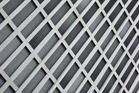wit houten frame, detailopname, foto, bandjes, houten frame, achtergronden, patroon, abstract, architectuur, staal, modern, geometrische vorm, herhaling, volledig kader, metaal, geen mensen, ontwerp, binnenshuis, getextureerde, vorm, ingebouwde structuur, in een rij, dag, kantoor, plafond, 4K, CC0, publiek domein, royaltyvrij