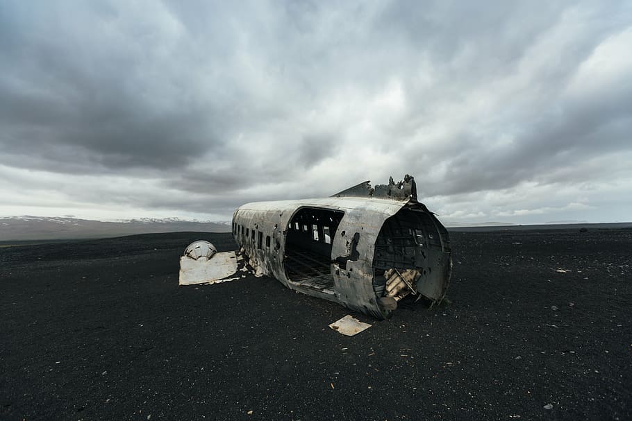 grayscale photo, abandoned, plane, gray, clouds, photo, airplane, mountain, dark, cloudy, sky, metal, steel, crash, sand, cloud - sky, damaged, destruction, no people, military airplane, outdoors, nature, land, transportation, mode of transportation, obsolete, environment, landscape, old, day, air vehicle, ruined, history, horizon over land, deterioration, climate, demolished, 5K