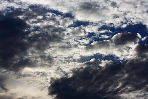 Sky, himmel, regnfuld, landskab, sol, skyer, blå, hvid, sommer, natur, solnedgang, luft, fred, sky - himmel, cloudscape, dramatisk himmel, skønhed i naturen, storm, overskyet, scenics - natur, humørlig himmel, baggrunde, miljø, vind, ingen mennesker, atmosfære, mørk, storm sky, udendørs, meteorologi, klima, ildevarslende, regn, 4K, CC0, offentligt domæne, royaltyfrie