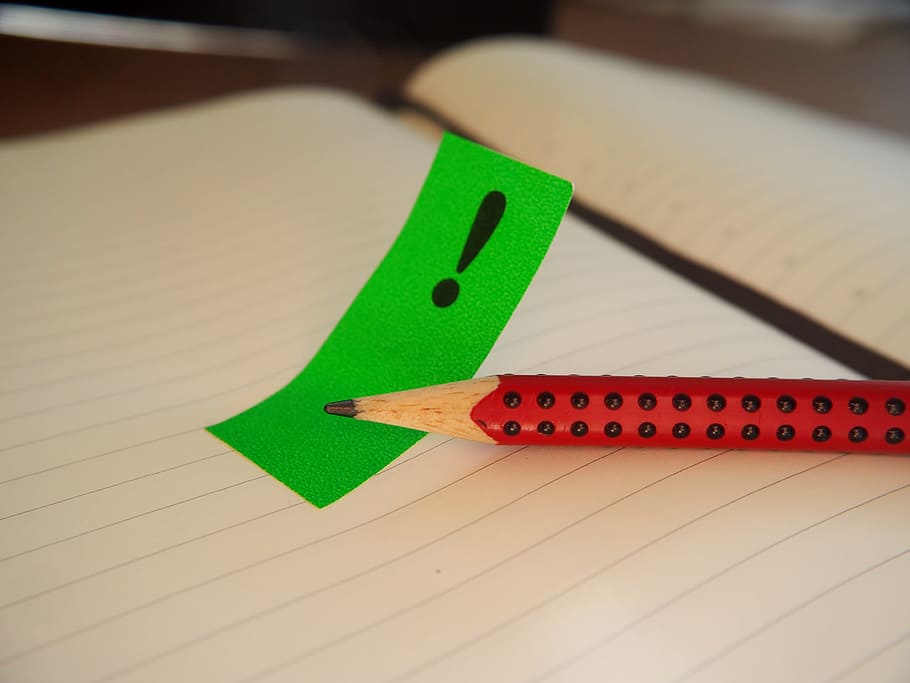 publica-ho, notes, nota, paper, llista, memo, memòria, oficina, Stickies, notes adhesives, nota adhesiva, missatge, comunicació, colorit, color, lliçó, full, accessoris d’oficina, post-it-chit, llapis, sortir, Bloc de notes, temps, verd, a l'interior, natura morta, primer pla, cap gent, educació, taula, color verd, instrument d’escriptura, grup d'objectes, centrar-se en primer pla, material de fusta, vista d’angle alt, art i artesania, llapis de colors, enfocament selectiu, jocs d’oci, agut, dos objectes, 4K