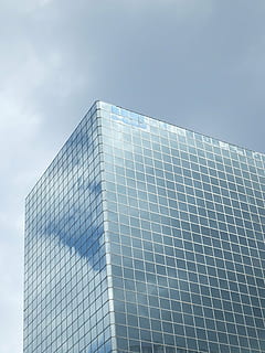 bygning, refleksjon, arkitektur, by, skyskraper, himmel, blå, moderne, glass, forretningsbygging, tårn, bedrifts, vinduer, futuristiske, royalty, bilde, skinnende, kontorbygg, bygge eksteriør, virksomhet, bygget struktur, urbane scene, glass - materiale, kontorbygning eksteriør, lav vinkel visning, kontor, dag, natur, ingen folk, sky - himmel, utendørs, sollys, høy - høy, 4K, CC0, offentlig domene, opphavsrett gratis