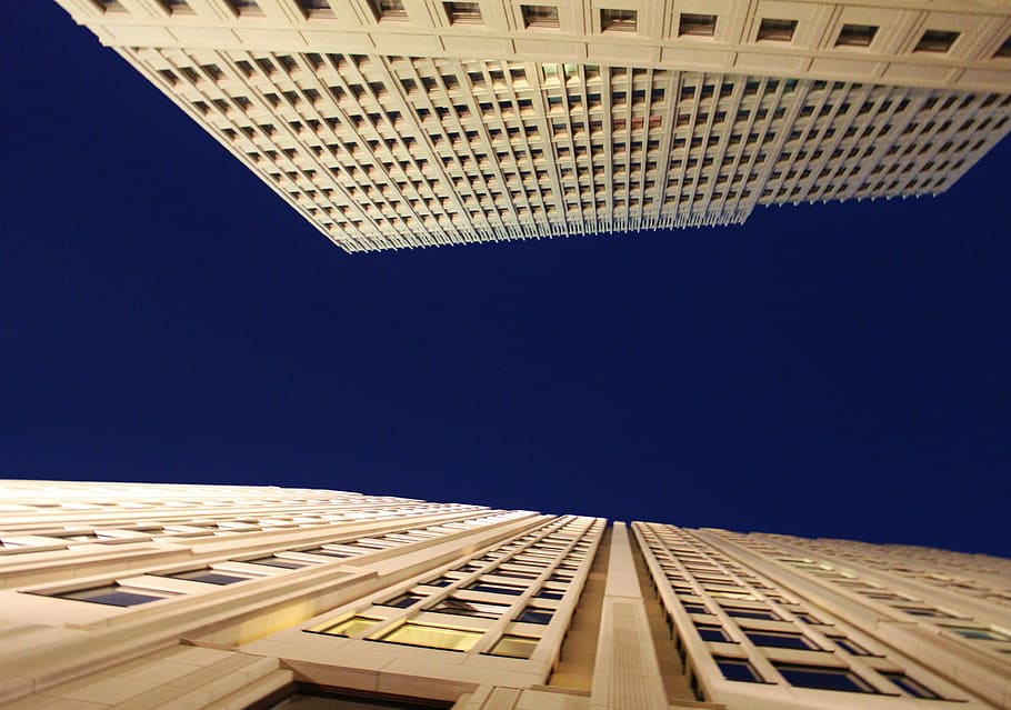 gratacels, façana, edifici, arquitectura, finestra, ciutat, casa, vidre, modern, alt, Alemanya, disseny, cel, Berlín, gran ciutat, façanes de vidre, façana de la casa, metròpolis, bowever, nit, perspectiva, exterior de l'edifici, estructura construïda, blau, vista d’angle baix, alta - alta, cap gent, cel clar, exterior d’edifici d’oficines, dia, a l'aire lliure, naturalesa, directament a sota, patró, llum solar, torre, apartament, sostre, 4K