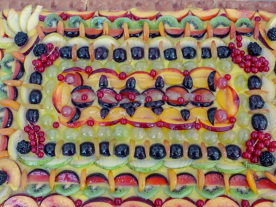 torta, frutta, ribes, dolce, gastronomia, rosso, cibo, cucina, uva, cucinare, alta cucina, Pasticcino, decorazione, gustoso, colorato, aroma, festa, compleanno, composizione, Pesche, brillante, pasticciere, prima colazione, cibo e bevande, cibo dolce, multicolore, freschezza, indulgenza, natura morta, in casa, pronto a mangiare, preparativi, grande gruppo di oggetti, fotogramma intero, tentazione, vista dall'alto, mangiare malsano, di fila, al forno, scelta, nessuno, 2K
