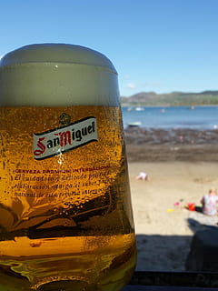 birra, spiaggia, bere, freddo, alcool, bicchiere, schiuma, leasure, sete, Galles, acqua, terra, mare, natura, cibo e bevande, avvicinamento, concentrarsi sulle conoscenze acquisite, cielo, rinfresco, giorno, sabbia, birra - alcol, nessuno, all'aperto, 4K, CC0, dominio pubblico, privo di copyright