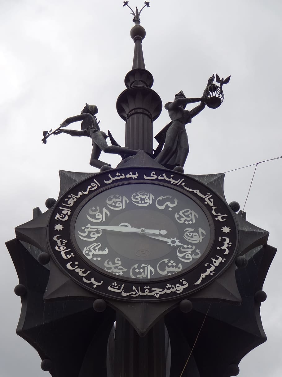 klokke, muslim, arabisk, lav vinkel visning, himmel, ingen folk, arkitektur, dag, bygget struktur, natur, tid, kunst og Håndverk, design, sky - himmel, fortiden, utsmykkede, metall, historie, belysningsutstyr, nærbilde, menneskelig representasjon, mønster, 2K