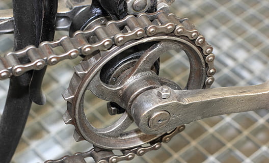 Repubblica Ceca, praga, tecnico, ceco, repubblica, Museo, catena, bicicletta, mezzi di trasporto, pneumatico, ruota, all'aperto, giorno, industria, metallo, avvicinamento, concentrarsi sulle conoscenze acquisite, macchinario, modo di trasporto, nessuno, veicolo terrestre, parte della macchina, sicurezza, modello, connessione, protezione, parte del veicolo, color argento, 4K, CC0, dominio pubblico, privo di copyright
