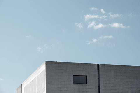grau, Gebäude, Ruhe, Himmel, Turmfotografie, tagsüber, Fotografie, Beton, die Architektur, Struktur, Außen, gebaute Struktur, Gebäudehülle, Blau, draußen, Architektur und Gebäude, keine Leute, Tag, wolke - himmel, Flachwinkelansicht, Natur, Industrie, Wandbau - Funktion, Sonnenlicht, hoher Abschnitt, Wand, Stadt, Fabrik, weiße Farbe, gewellt, 4K, CC0, gemeinfrei, lizenzfrei
