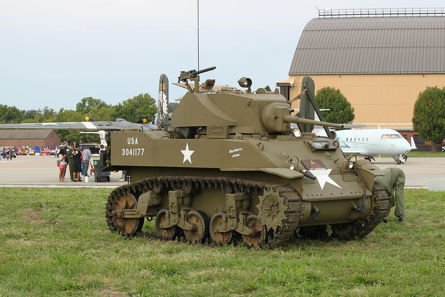 dipòsit, m3, llum, guerra, militar, americà, blindat, stuart, Oliva, reconeixement, vehicles, armes, armadura, ww2, exèrcit, forces Armades, tanc blindat, arma, conflicte, pistola, dia, naturalesa, herba, manera de transport, camp, terra, transport, planta, a l'aire lliure, vehicle terrestre, cel, persones incidentals, cel clar, 4K