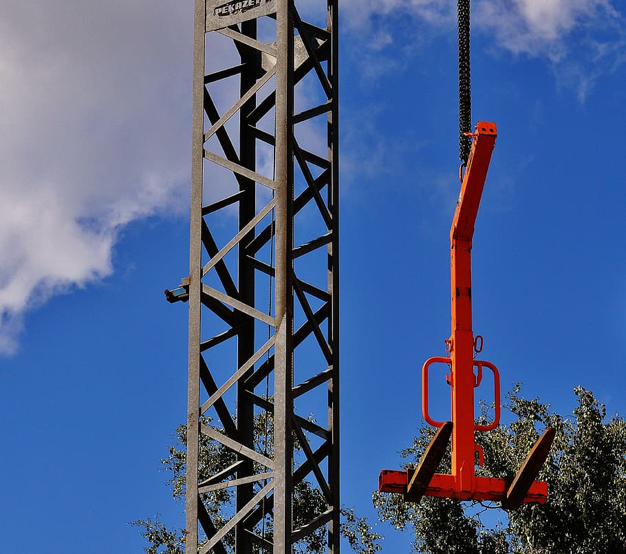jeřáb, místě, Vidlička, stroj, konstrukce, zařízení, stavební průmysl, nebe, ocel, modrý, technologie, kov, Příroda, stavba, architektura, venku, nikdo, nízký úhel pohledu, mrak - nebe, den, stroje, Červené, podepsat, sdělení, paliva a energie, průmysl, spojení, slitina, nosník, 4K