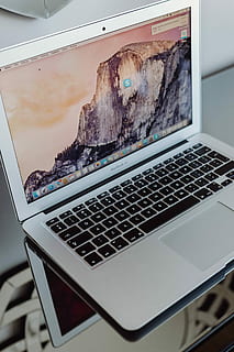 macbook argent pomme, argent, Apple MacBook, Pomme, ordinateur, macbook, carnet, portable, Mac, La technologie, moniteur d'ordinateur, Technologie sans fil, la communication, lien, clavier, à l'intérieur, personne, clavier d'ordinateur, équipement informatique, dispositif d'information portable, l'Internet, texte, fermer, réflexion, journée, 2K, CC0, domaine public, libre de droits