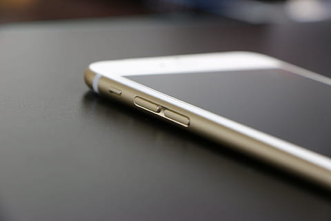 gümüş android akıllı telefon, gümüş, android, akıllı telefon, iphone 6, iphone, iphone6 ​​artı, elma, apple cep telefonları, ofis, tek nesne, iş, insansız, kapatmak, not defteri, iletişim, bağ, tablo, kablosuz teknoloji, teknoloji, içeriye, taşınabilirlik, cep telefonu, modern, taşınabilir bilgi cihazı, bilgisayar, natürmort, iki nesne, dizüstü, dolma kalem, elektronik düzenleyici, 1080P, CC0, kamu malı, telif ücretsiz
