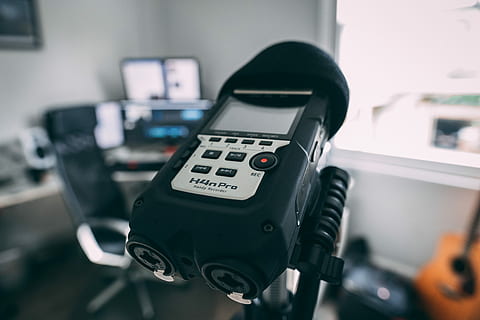 sort, grå, h4n pro, digital, apparat, stå, H4N, pro, optager, mikrofon, maskine, teknologi, lys, knap, fokus på forgrunden, indendørs, ingen mennesker, tæt på, forbindelse, industri, fotografering temaer, kontrollere, selektiv fokusering, computer, udstyr, meddelelse, computerudstyr, forretning, sikkerhed, kamera - fotografisk udstyr, fotografisk udstyr, gruppe af objekter, videnskab, digitalt kamera, 4K, CC0, offentligt domæne, royaltyfrie