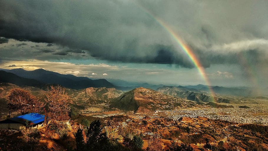 arcobaleno, tramonto, Dramma, nuvole, città, bellezza nella natura, scenics - natura, cielo, nuvola - cielo, ambiente, montagna, paesaggio, natura, la tranquillità, multicolore, scena tranquilla, albero, nessuno, idilliaco, pianta, scena non urbana, terra, a distanza, doppio arcobaleno, all'aperto, 4K
