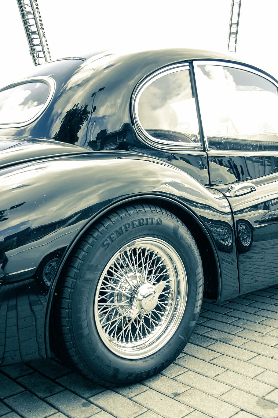 Oldtimer, Auto, klassisch, alt, Fahrzeug, Seltenheit, Jahrgang, retro, Luxus, teuer, selten, Chrom, Speichen, Räder, Transport, Landfahrzeug, keine Leute, Reifen, Fahrzeugteil, Kraftfahrzeug, Transportmittel, Retro-Stil, Straße, Tag, Rad, Stadt, stationär, Reflexion, Reichtum, Metall, draußen, Parkplatz, silberfarben, 2K