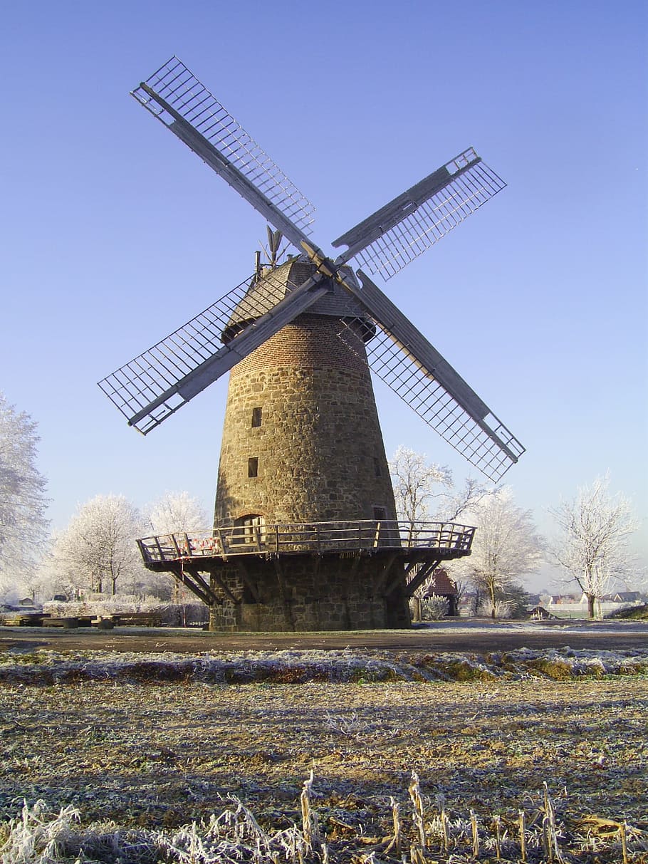 vindmølle, vinter, iset, kold, hvid, vindkraft, alternativ energi, miljøbeskyttelse, brændstof og elproduktion, vedvarende energi, turbine, traditionel vindmølle, miljø, natur, himmel, plante, Mark, skyfri himmel, landlige scene, landskab, dag, jord, bygget struktur, udendørs, ingen mennesker, 2K