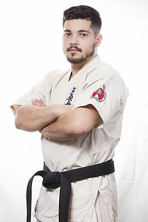 Mann, iført, hvit, karate gi, gutt, karate, studio, jagerfly, lys, svart belte, bryting, kimono, menn, hanner, ung voksen, hvit bakgrunn, stående, studio skudd, innendørs, forfra, én person, unge menn, portrett, ser på kameraet, tillit, skjegg, okkupasjon, armene krysset, klær, skjære ut, voksen, labfrakk, 4K, CC0, offentlig domene, opphavsrett gratis