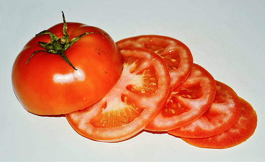 Gemüse, Tomate, Messe, Küche, rot, Rezept, Zutat, gesund, geschnitten, Essen und Trinken, Lebensmittel, Frische, gesundes Essen, Studioaufnahme, Obst, Wohlbefinden, drinnen, Nahansicht, keine Leute, reif, Stillleben, weißer Hintergrund, Gruppe von Objekten, Rohkost, saftig, Pflanze, vegetarisches Essen, 4K, CC0, gemeinfrei, lizenzfrei