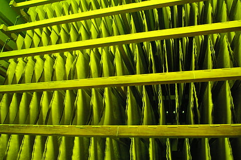 luce, carta, asciutto, ombra, notte, Museo, natura, sfondi, modello, foglia, colore verde, nessuno, fotogramma intero, giorno, avvicinamento, all'aperto, legno - materiale, blu, luce del sole, di fila, ripetizione, metallo, abbondanza, sicurezza, natura morta, connessione, server di rete, 2K, CC0, dominio pubblico, privo di copyright