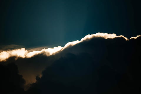 sunray, fotografia de natura de núvols, fotografia de núvols, fosc, núvol, llum solar, negre, cel, núvol - cel, naturalesa, cloudscape, bellesa a la natura, a l'aire lliure, cel dramàtic, còpia espai, fons, escenics - natura, por, cap gent, atmosfera, vent, meteorologia, brillant, 5K, CC0, domini públic, lliure de regalies