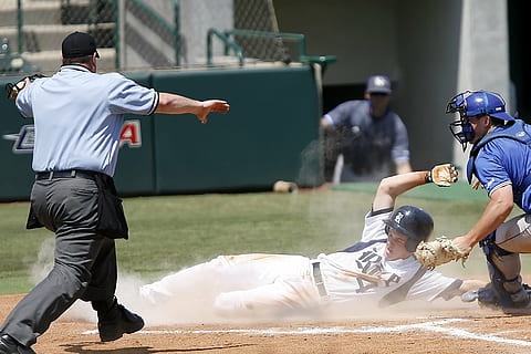 partita di baseball, incontro, giorno, baseball, scorrevole, corridore, punteggio, sport, gioco, diapositiva, squadra, concorrenza, attività, giocatore di baseball, giocare, uniforme, azione, atletico, guanto, Catcher, arbitro, Punto, correre, casco, Università, NCAA, atleta, acchiappa il baseball, gruppo di persone, persone reali, lunghezza intera, uomini, persone, sportivo, persone accessorie, metà uomini adulti, stili di vita, giovani uomini, sport professionale, giocando, maschi, luce del sole, all'aperto, concentrarsi sulle conoscenze acquisite, aggressione, 1080P, CC0, dominio pubblico, privo di copyright