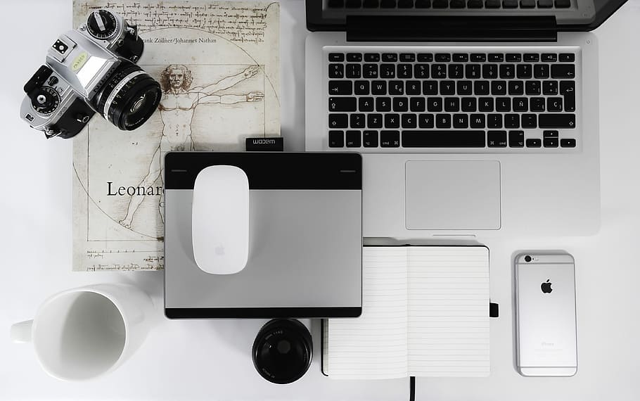blanc, ratolí màgic de poma, gris, trackpad, càmera slr, espai, iphone 6, 6s, MacBook, pro, taula, negre, càmera dslr, tecnologia, escriptori, càmera, imprimir, art, llibre, poma, mac, ratolí, iphone, teclat, tassa, ordinador, portàtil, comunicació, tecnologia sense fils, connexió, teclat d’ordinador, directament a sobre, cap gent, a l'interior, equips informàtics, dispositiu d’informació portàtil, natura morta, paper, vista d’angle alt, oficina, mobles, 4K