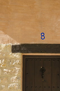 porta, Casa, parete, rustico, rurale, Marrone, vecchio, edifici, vecchia porta, facciata, architettura, vecchio edificio, legna, caratteristica della parete, nessuno, struttura costruita, legno - materiale, sicurezza, Entrata, luce del sole, giorno, numero, comunicazione, protezione, all'aperto, avvicinamento, cartello, esterno dell'edificio, blu, 4K, CC0, dominio pubblico, privo di copyright